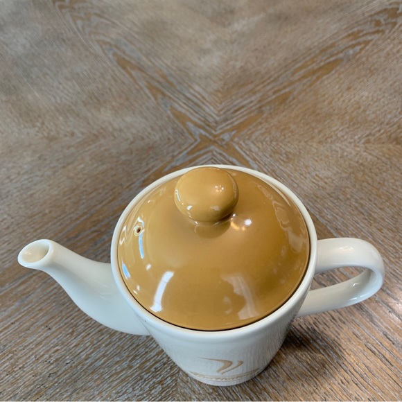 Tim Hortons White And Mustard Single Serve Teapot - Picture 4 of 7
